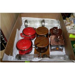 FLAT OF CREAMER AND SUGAR SETS