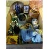 Image 1 : BOX OF MISC. DÉCOR ITEMS