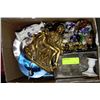 Image 1 : BOX OF ESTATE ORNAMENTS & TRINKETS