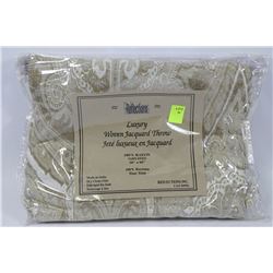 JACQUARD THROW BLANKET