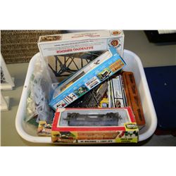 CONTAINER WITH COLLECTIBLE TRAIN PIECES