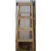 Image 1 : WOOD 4FT LADDER