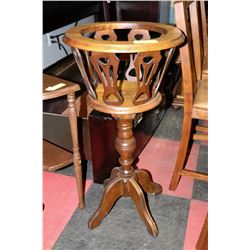 ESTATE WOOD PLANT STAND