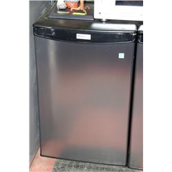 BLACK & BRUSHED NICKEL DANBY DESIGNER BAR FRIDGE