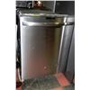Image 1 : STAINLESS STEEL GE PROFILE DISHWASHER
