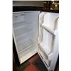 Image 3 : DANBY BLACK & BRUSHED NICKEL APARTMENT SIZE FRIDGE
