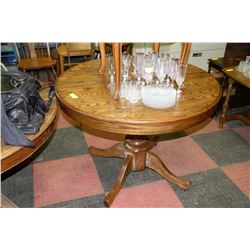 ESTATE VINTAGE WOOD ROUND TABLE ON CHOICE