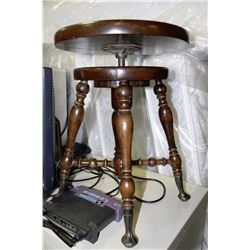 ESTATE VINTAGE WOOD ADJUSTABLE STOOL