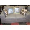 Image 3 : NEW GREY FABRIC SOFA AND LOVE SEAT WITH ACCENT