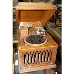 ESTATE 1913 ANTIQUE OAK EDISON PHONOGRAPH