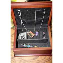 JEWELLERY BOX WITH CONTENTS INCLUDING