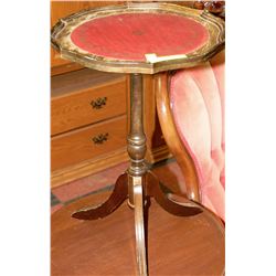 SMALL WOODEN HAND PAINTED ROUND PLANT STAND