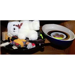 ESTATE TRAY WITH ASSORTED ORNAMENTS