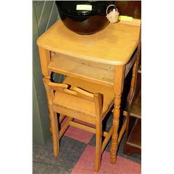 ESTATE VINTAGE CHILDRENS DESK WITH CHAIR