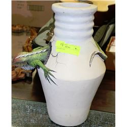 LIZARD VASE