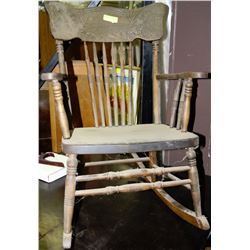 VINTAGE ESTATE WOOD CARVED ROCKING CHAIR