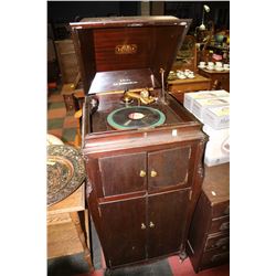 VINTAGE VICTROLA PHONOGRAPH WITH EXTRA NEEDLES &