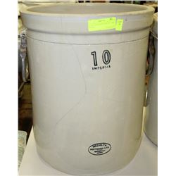 10 GALLON MEDALTA CROCK - HAS CRACKS