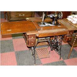 VINTAGE ESTATE TIGER OAK SINGER SEWING MACHINE