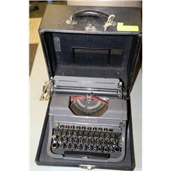 UNDERWOOD VINTAGE MANUAL TYPEWRITER