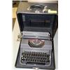 Image 1 : UNDERWOOD VINTAGE MANUAL TYPEWRITER