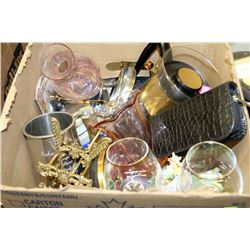 BOX OF ESTATE COLLECTIBLES