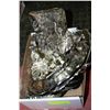 Image 1 : BOX OF SILVERPLATED ITEMS