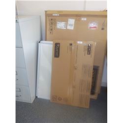 JL QUARTET MISC FRAMES, WHITE BOARDS, ETC, 7PCS