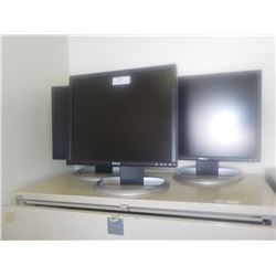 3PC DELL MONITORS 19"