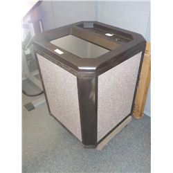 RUBBERMAID TRASH BIN