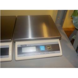 TANITA DIGITAL SCALE