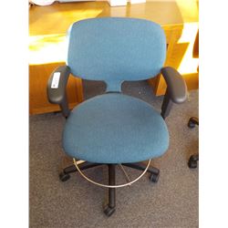 BLUE OFFICE CHAIR W/ FOOT REST