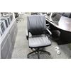 Image 2 : BLACK LEATHER LOOPED ARM MID BACK EXECUTIVE CHAIR