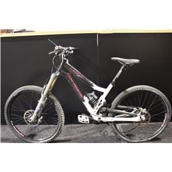 WHITE/BLACK ROCKY MOUNTAIN SLAYER SXC 27 SPEED FULL SUSPENSION FULL DISC BRAKES MOUNTAIN BIKE