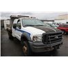 Image 2 : 2006 FORD F-450 XL SUPER DUTY, 2 DOOR DUMP TRUCK, WHITE, VIN # 1FDXF46PX6EC64617