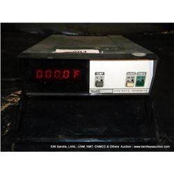 FLUKE 2175A DIGITAL THERMOMETER