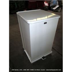 UNITED ST-40 STEP-ON CAN (PS) C-247