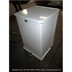 UNITED ST-40 STEP-ON CAN (PS) C-247