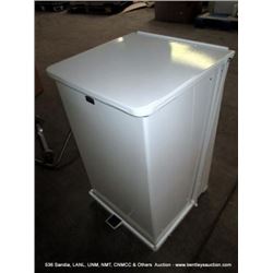 UNITED ST-40 STEP-ON CAN (PS) C-247