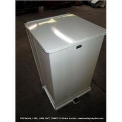 UNITED ST-40 STEP-ON CAN (PS) C-247