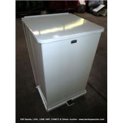 UNITED ST-40 STEP-ON CAN (PS) C-247