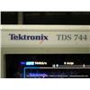 Image 4 : TEKTRONIX TDS-744 COLOR FOUR CHANNEL DIGITIZING OSCILLOSCOPE (PS) 71526-S777828