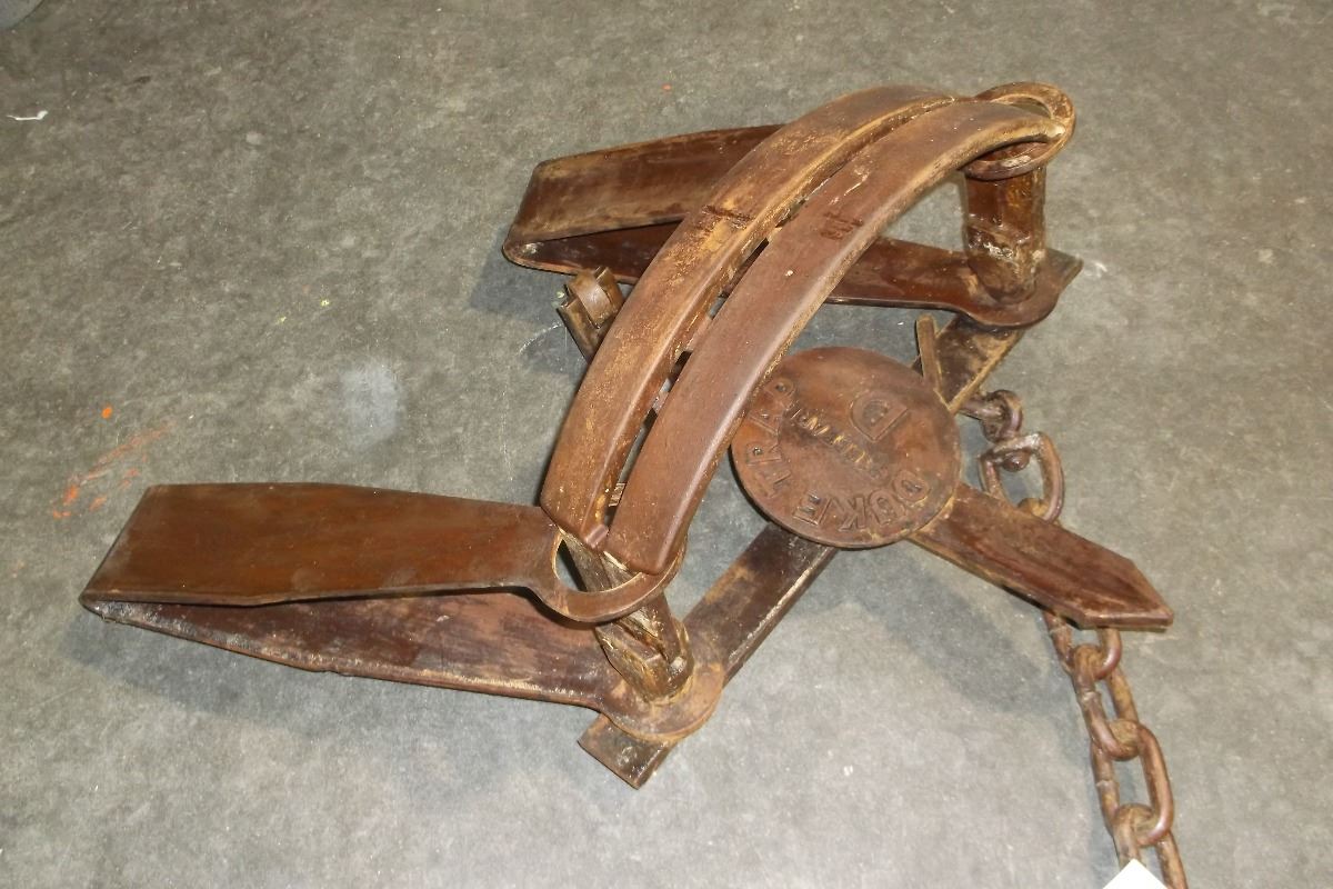 Duke 16 Grizzly Bear Trap with Teeth