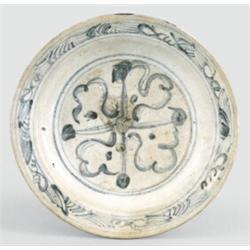 Tányér Hátsó-India, 15 -16. sz., festett porcelán