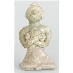 Termékenységi figura (gyermekét szoptató anya) Thaiföld, Sawankhalok, 13 -16. sz., zöldmázas kocseré