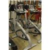 Image 2 : STAR TRAC PRO RECUMBENT EXERCISE BIKE (1 BROKEN PEDAL)