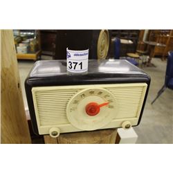 BROWN AND CREAM NORTHERN ELECTRIC BAKELITE BABY CHAMP RADIO