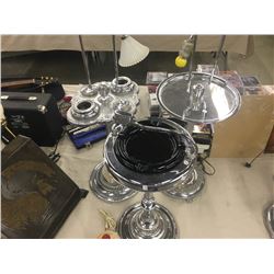 COLLECTION OF 1950S ASHTRAYS AND DRINK STANDS AND SODA FOUNTAIN STYLE LIGHT-UP GLASS LAMP
