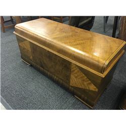 LANE 1930S WALNUT VENEERED HOPE CHEST