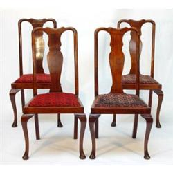 Set of four Queen Anne style mahogany framed dining chairs with shaped splats on cabriole legs…